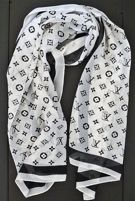 louis vuitton scarf black and white|Louis Vuitton chunky knit scarf.